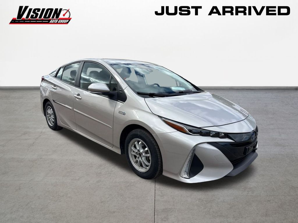 2021 Toyota Prius Prime LE photo 3
