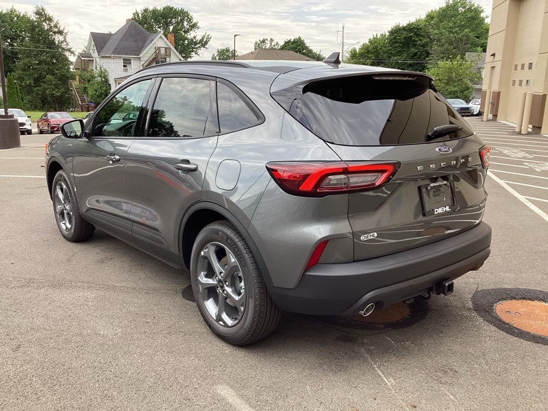 2025 Ford Escape Hybrid ST-Line Select photo 5
