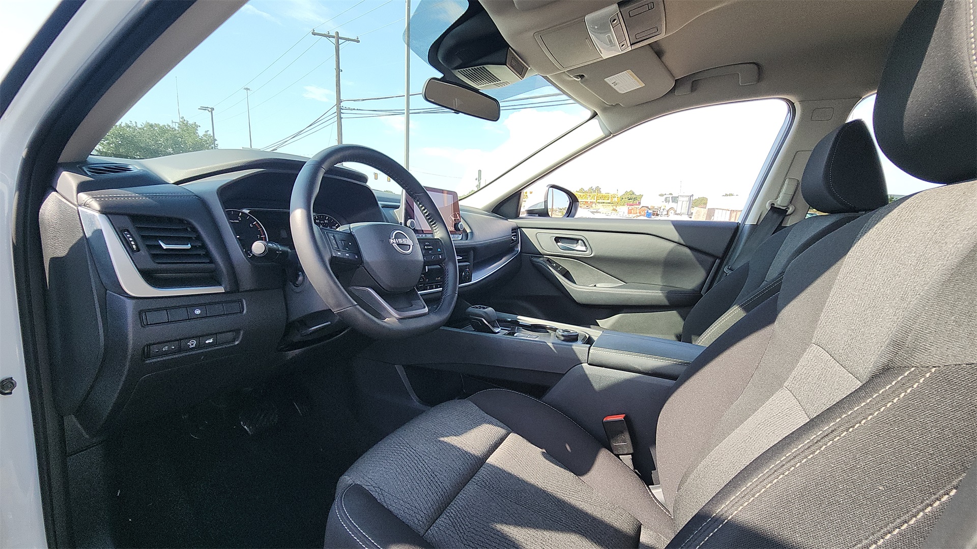 2025 Nissan Rogue SV photo 9