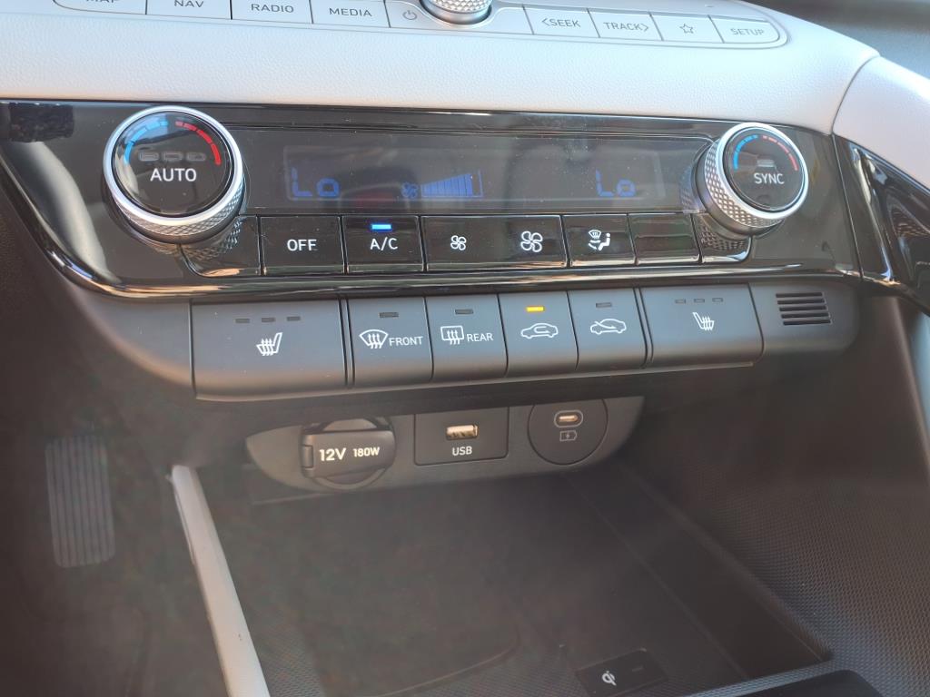 2025 Hyundai Elantra Limited photo 9
