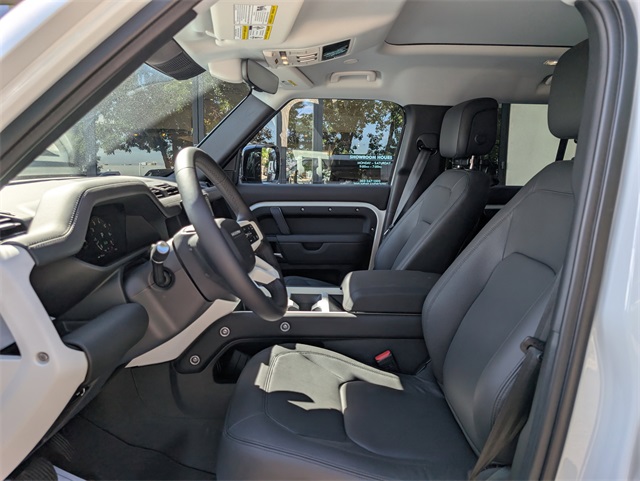 2025 Land Rover Defender 110 S photo 6