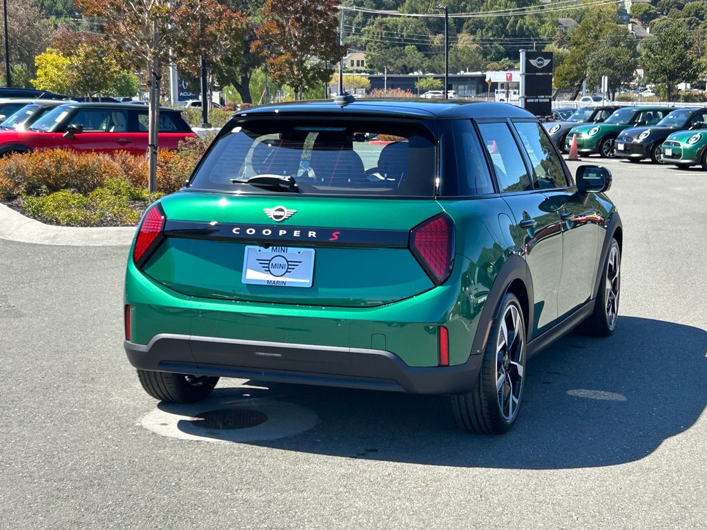 2025 Mini Cooper 4 Door Hardtop Iconic photo 3
