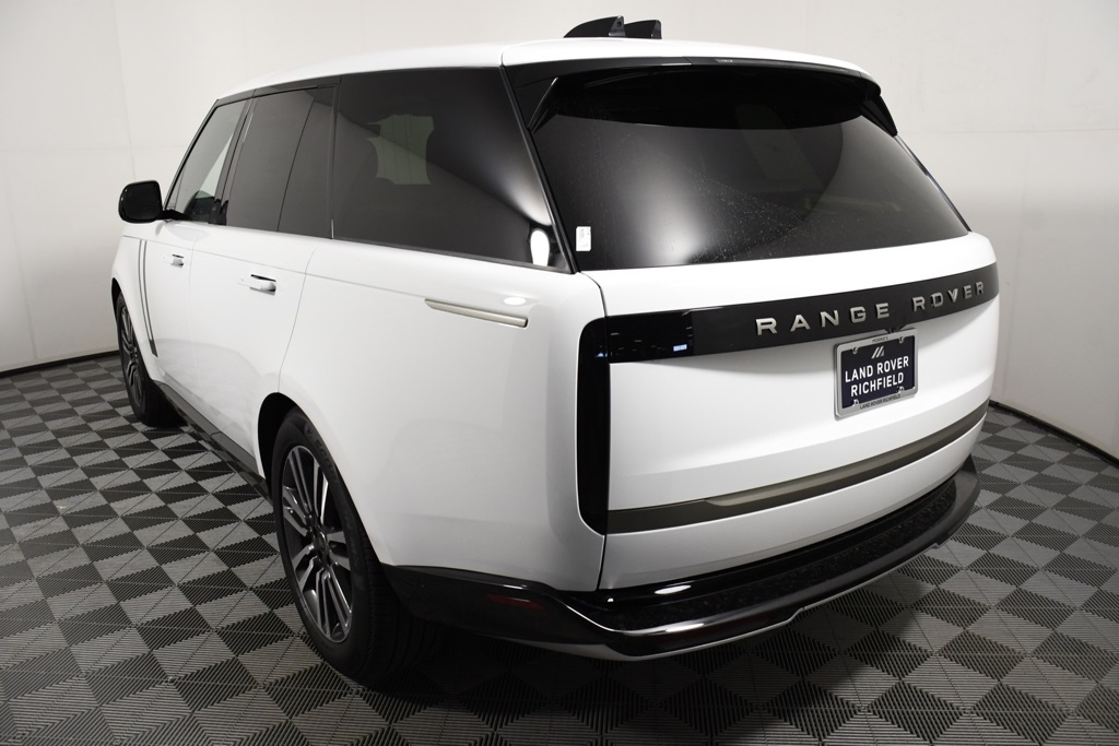 2025 Land Rover Range Rover SE photo 4