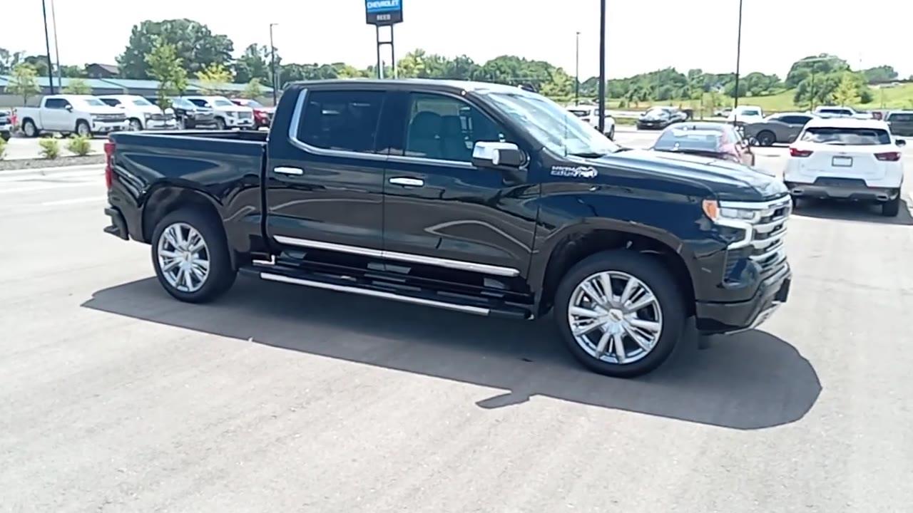 2025 Chevrolet Silverado 1500 High Country photo 2