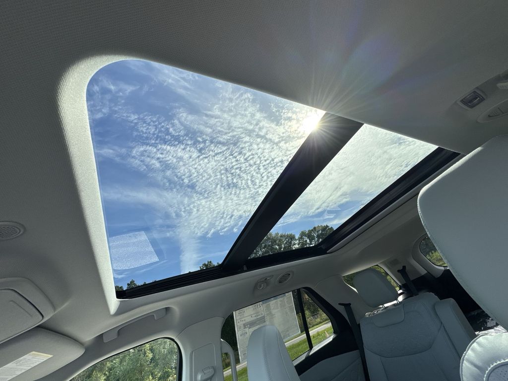 2025 Ford Explorer Platinum photo 15