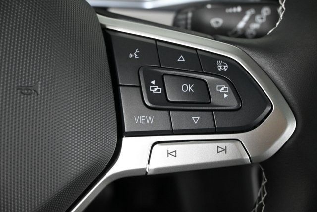 2025 Volkswagen Taos SE photo 28