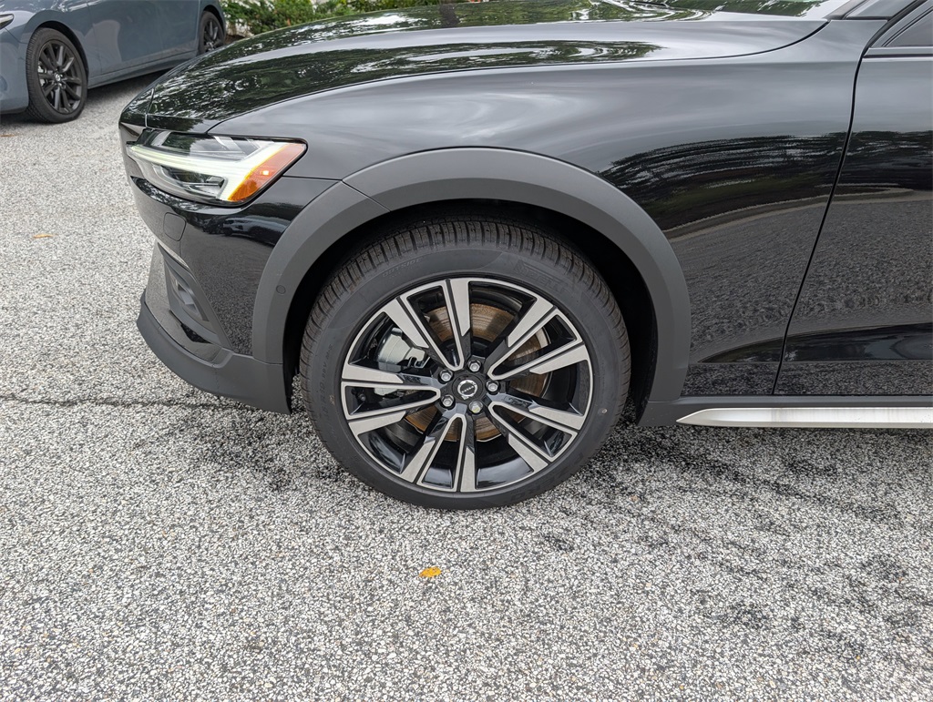 2026 Volvo V60 Cross Country B5 photo 28