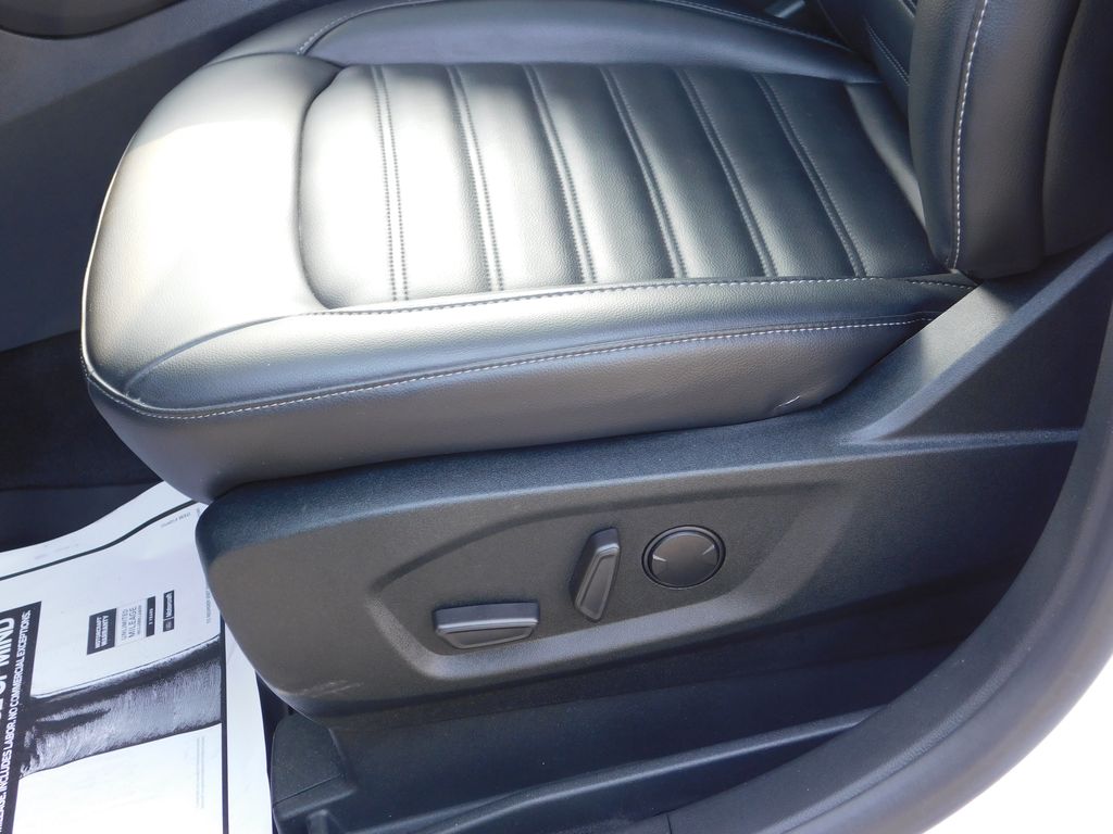 2022 Ford Edge SEL photo 21