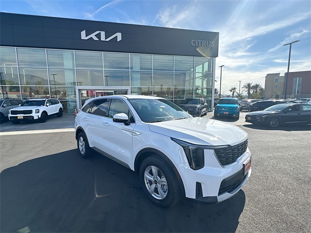 2026 Kia Sorento LX's photo