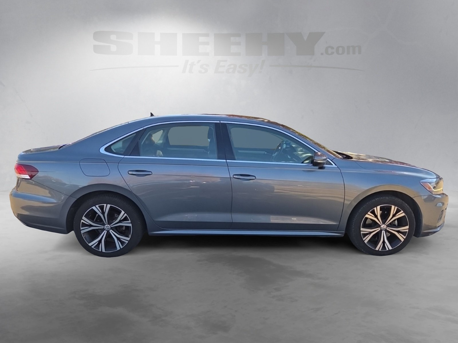2022 Volkswagen Passat 2.0T SE photo 3