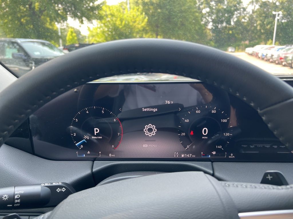 2025 Nissan Armada SV photo 4