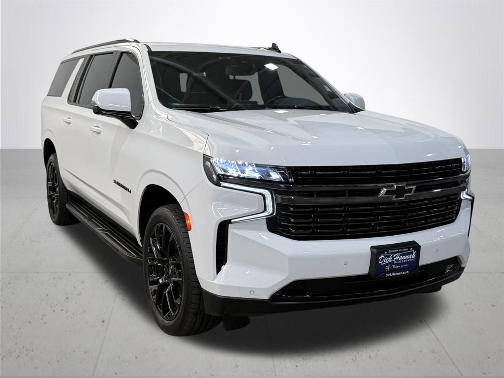 2022 Chevrolet Suburban RST photo 3