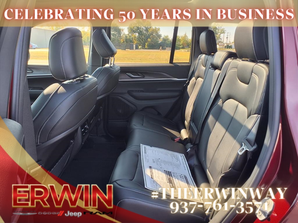2025 Jeep Grand Cherokee Limited photo 4