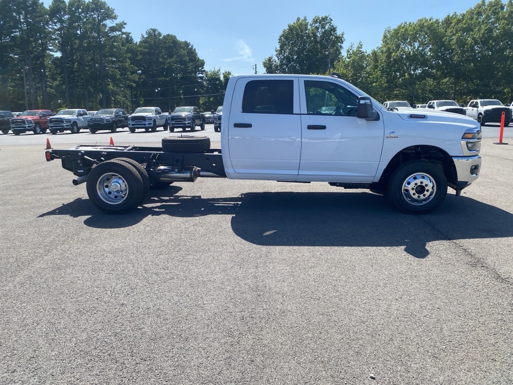 2025 Ram 3500 Tradesman photo 4