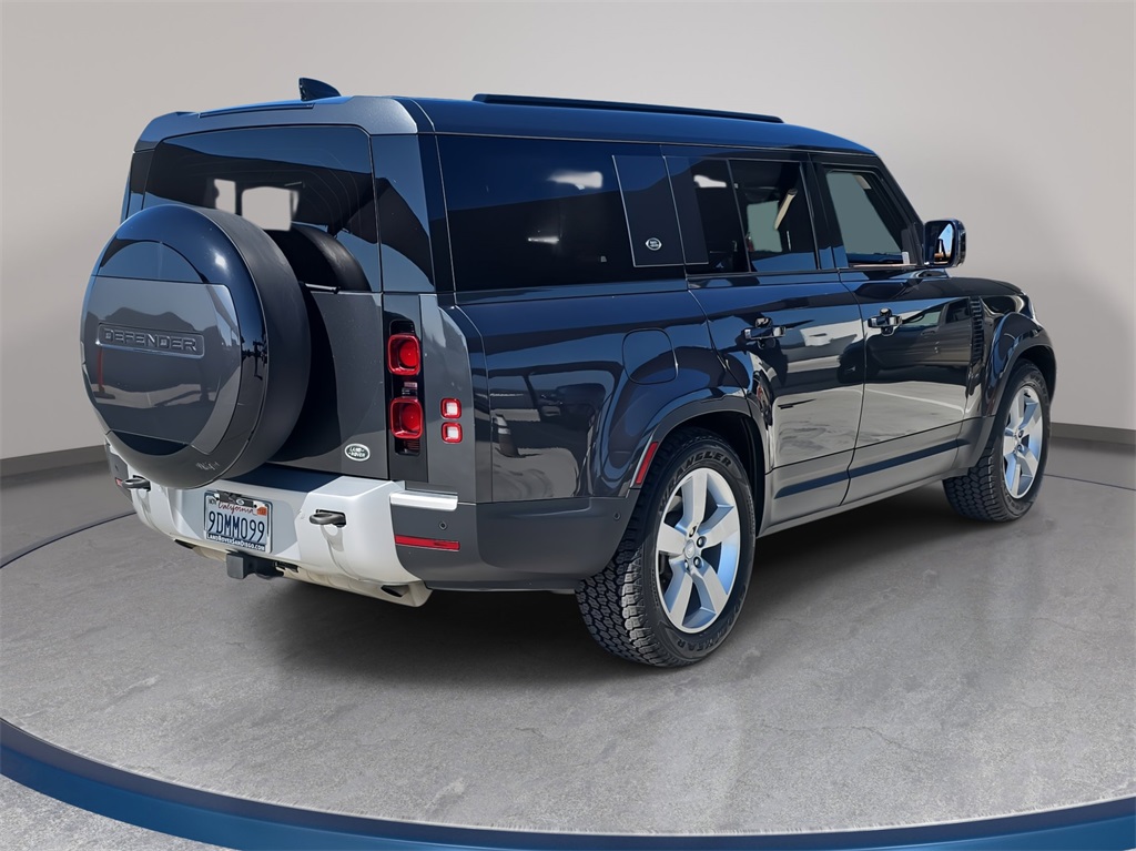 2023 Land Rover Defender 130 First Edition photo 3