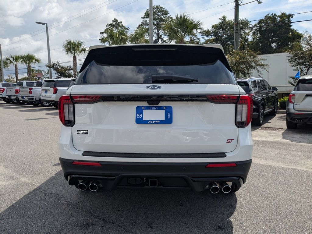 2025 Ford Explorer ST photo 4