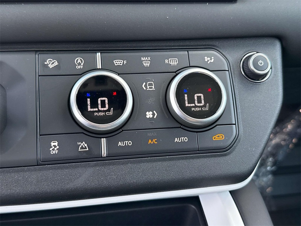 2025 Land Rover Defender 110 S photo 5