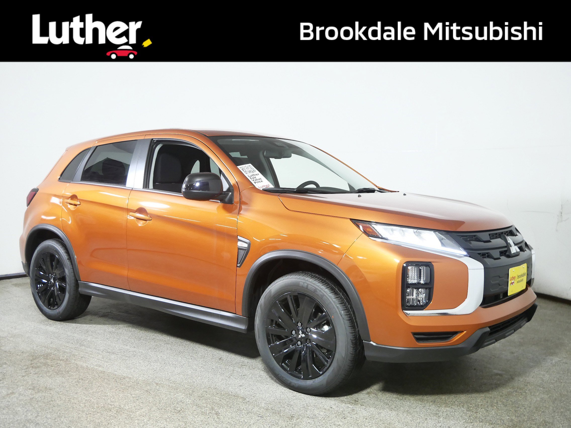 2025 Mitsubishi Outlander Sport LE's photo