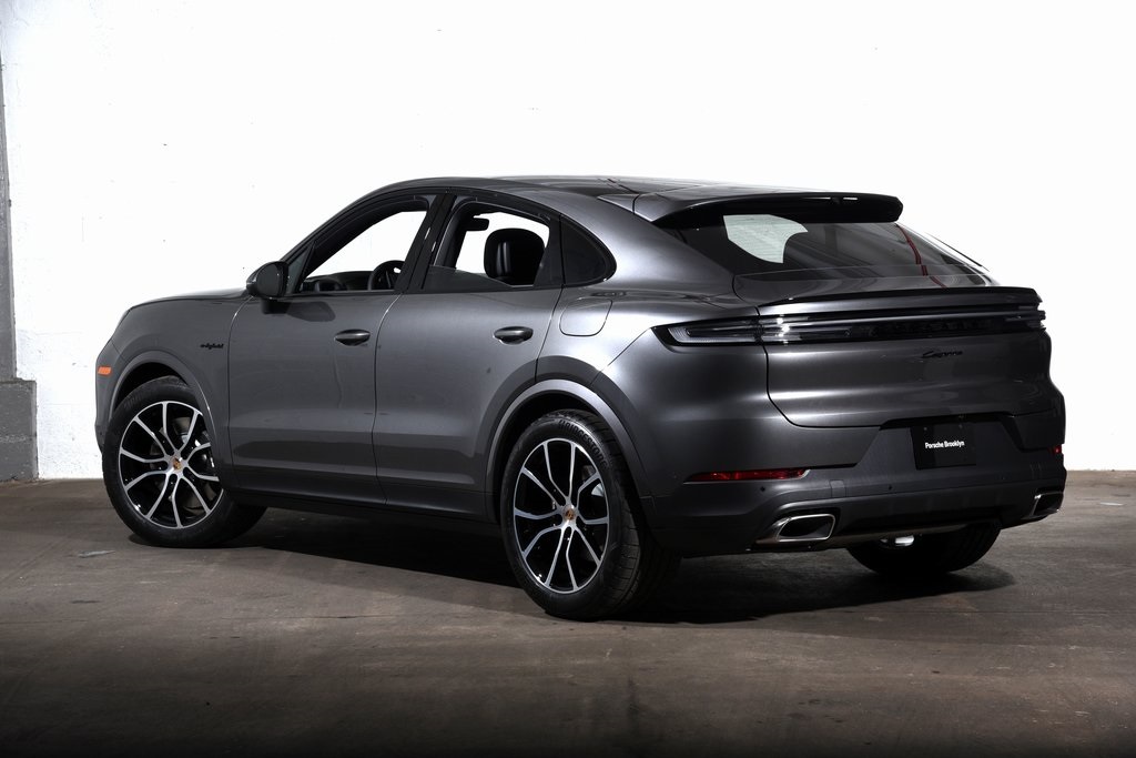 2025 Porsche Cayenne E-Hybrid photo 2