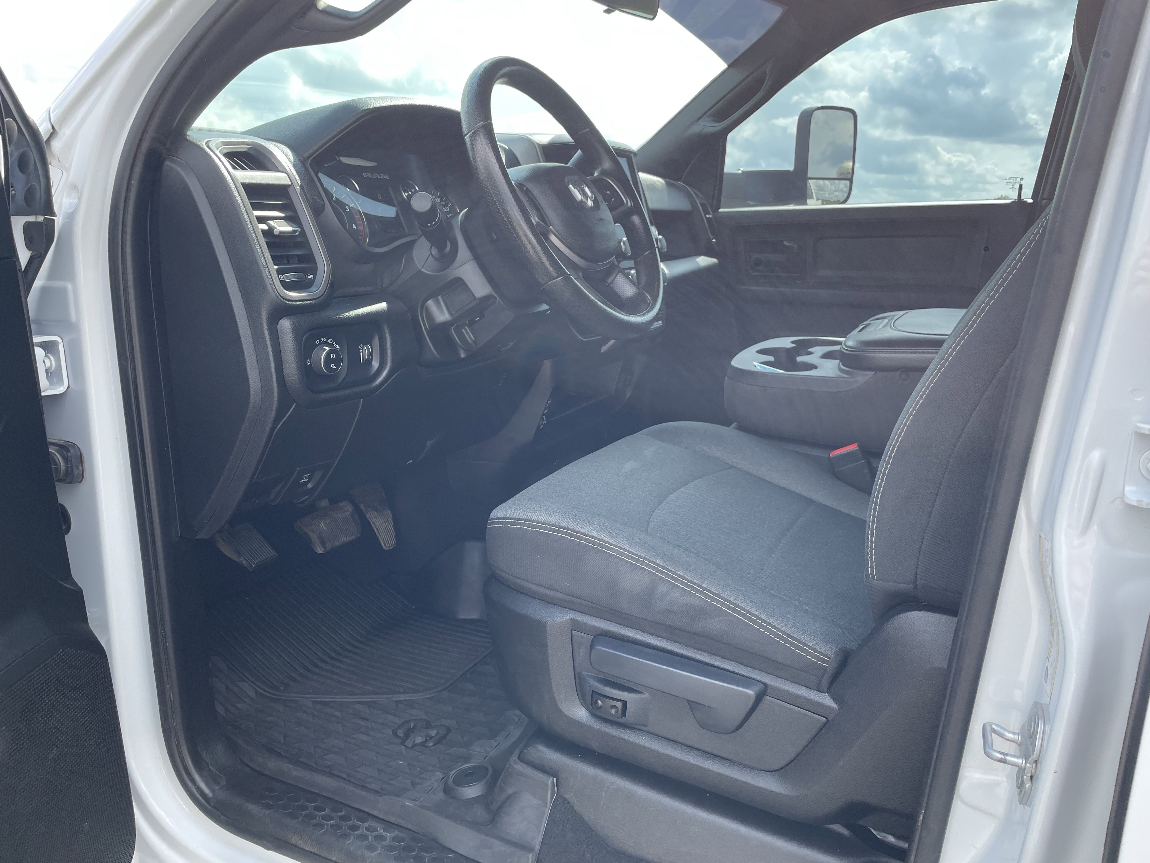 2022 Ram 3500 Tradesman photo 3
