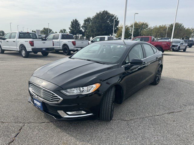 2018 Ford Fusion S photo 2