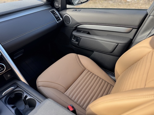 2025 Land Rover Discovery SE photo 11