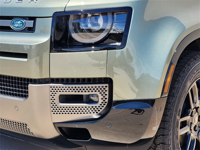 2025 Land Rover Defender 130 X-Dynamic SE photo 5