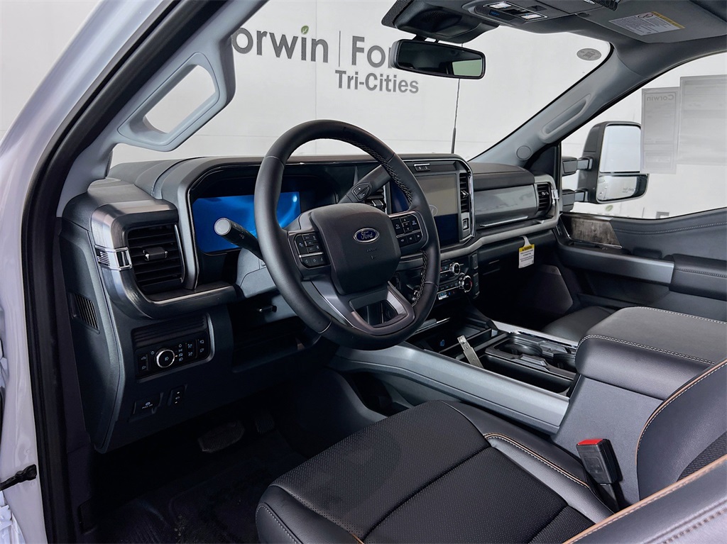 2025 Ford F-350 Lariat photo 3