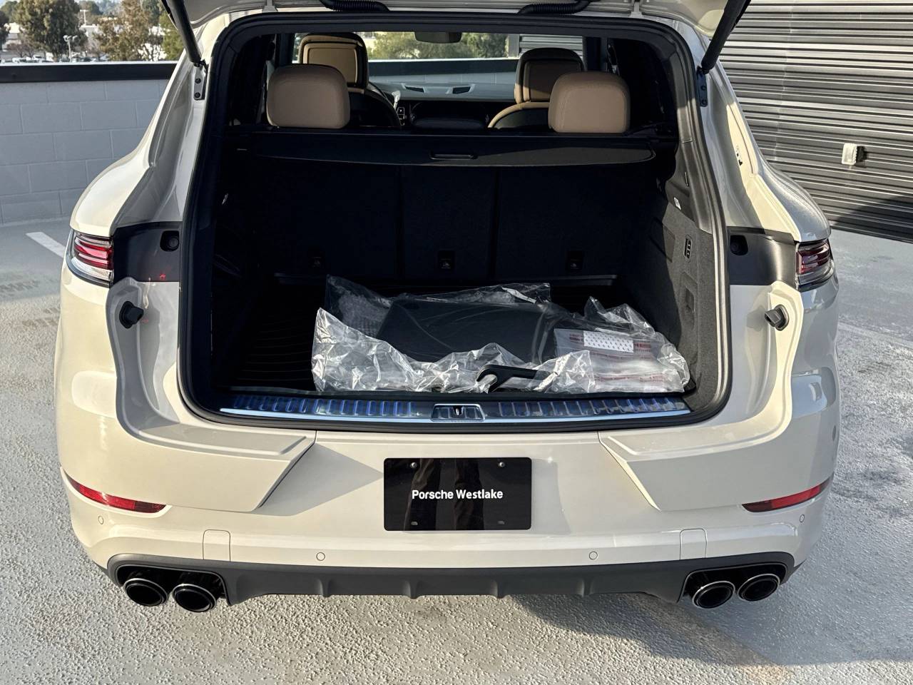 2025 Porsche Cayenne Base photo 16