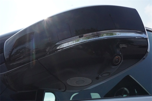2024 Land Rover Discovery S photo 32
