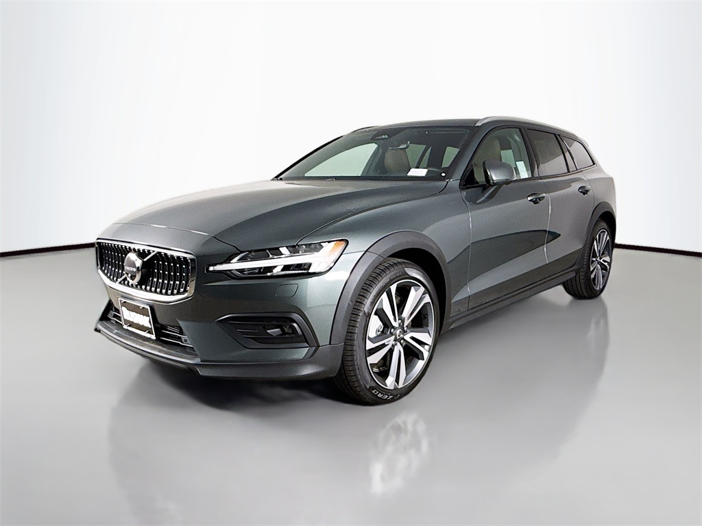 2026 Volvo V60 Cross Country B5 Plus photo 3