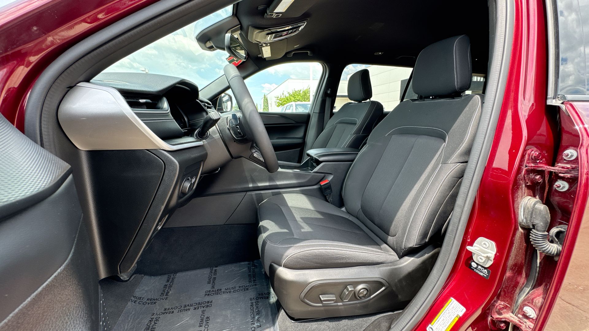 2024 Jeep Grand Cherokee Laredo photo 15