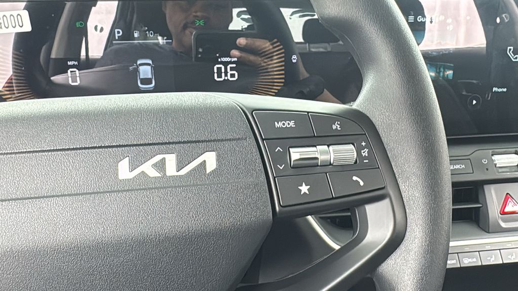 2025 Kia K4 LXS photo 18