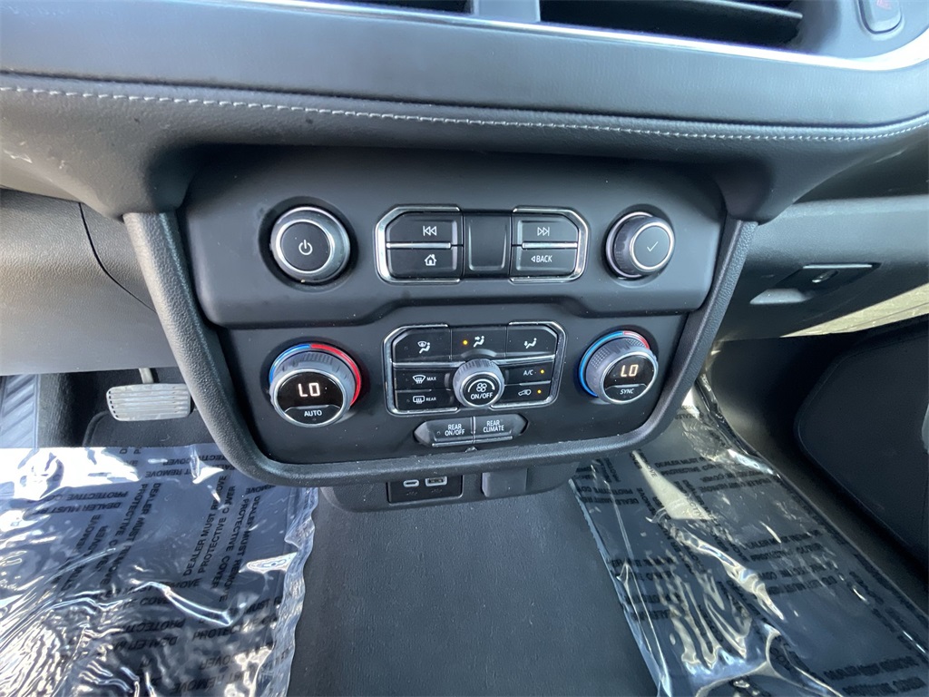 2023 Chevrolet Suburban LS photo 15
