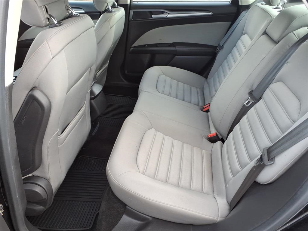 2013 Ford Fusion S photo 4