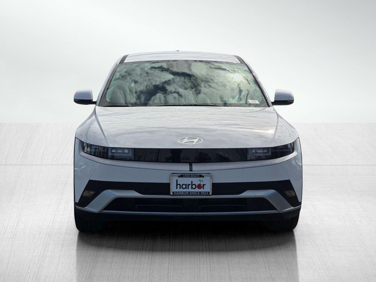 2025 Hyundai Ioniq 5 SE Standard Range photo 2