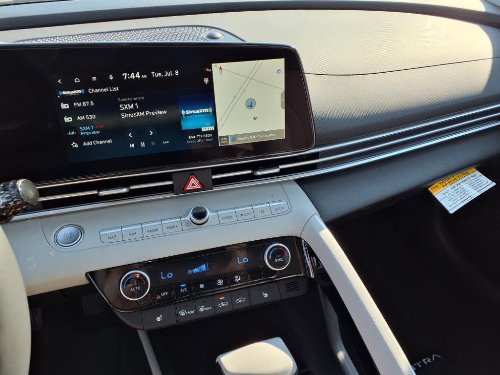 2025 Hyundai Elantra Limited photo 8