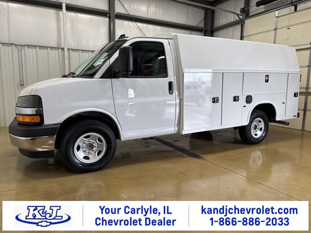 2025 Chevrolet Express Cutaway Base's photo