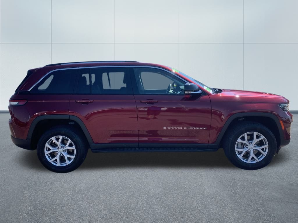 2022 Jeep Grand Cherokee Limited photo 2