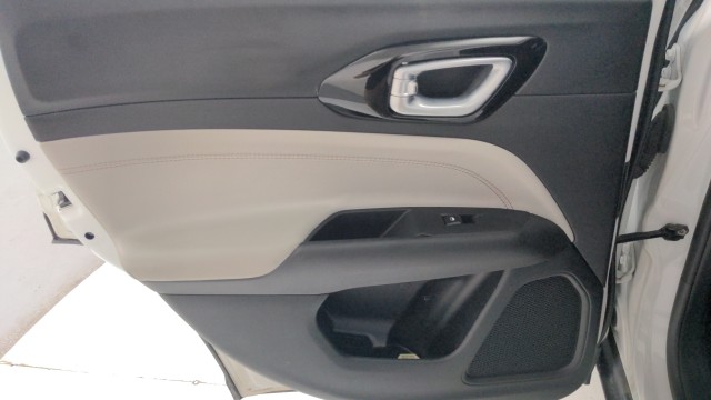 Used 2023 WHITE Jeep Limited image 30