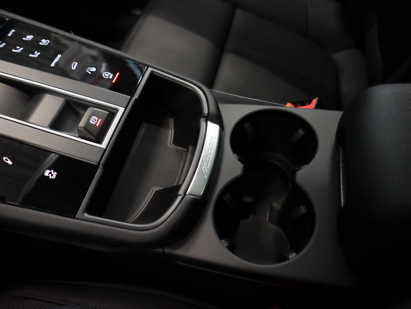 2025 Porsche Macan S photo 18