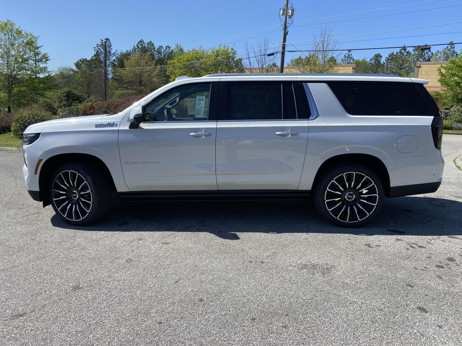 2025 Chevrolet Suburban High Country photo 2