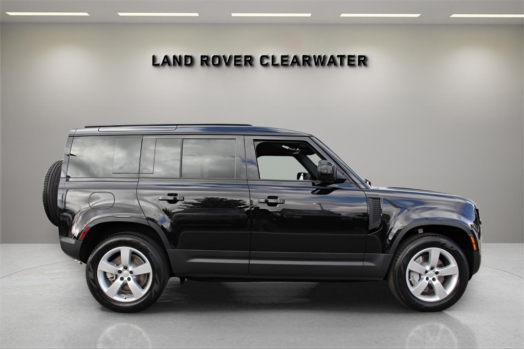 2025 Land Rover Defender 110 S photo 5