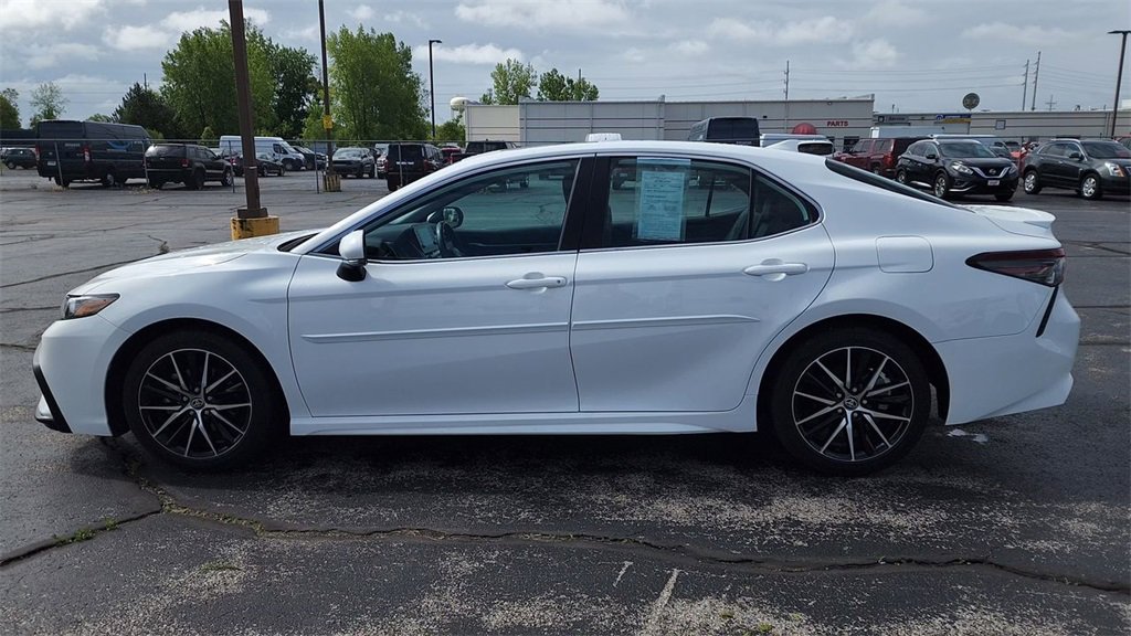 2023 Toyota Camry SE photo 2