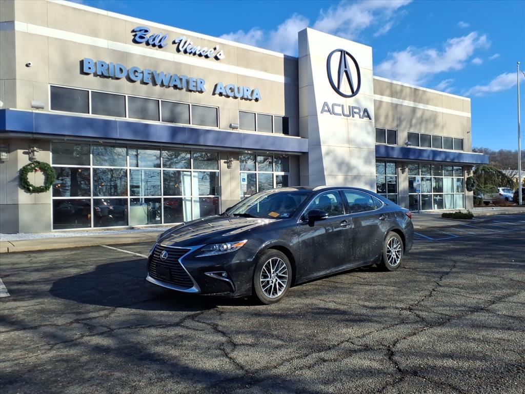 2017 Lexus ES 350's photo