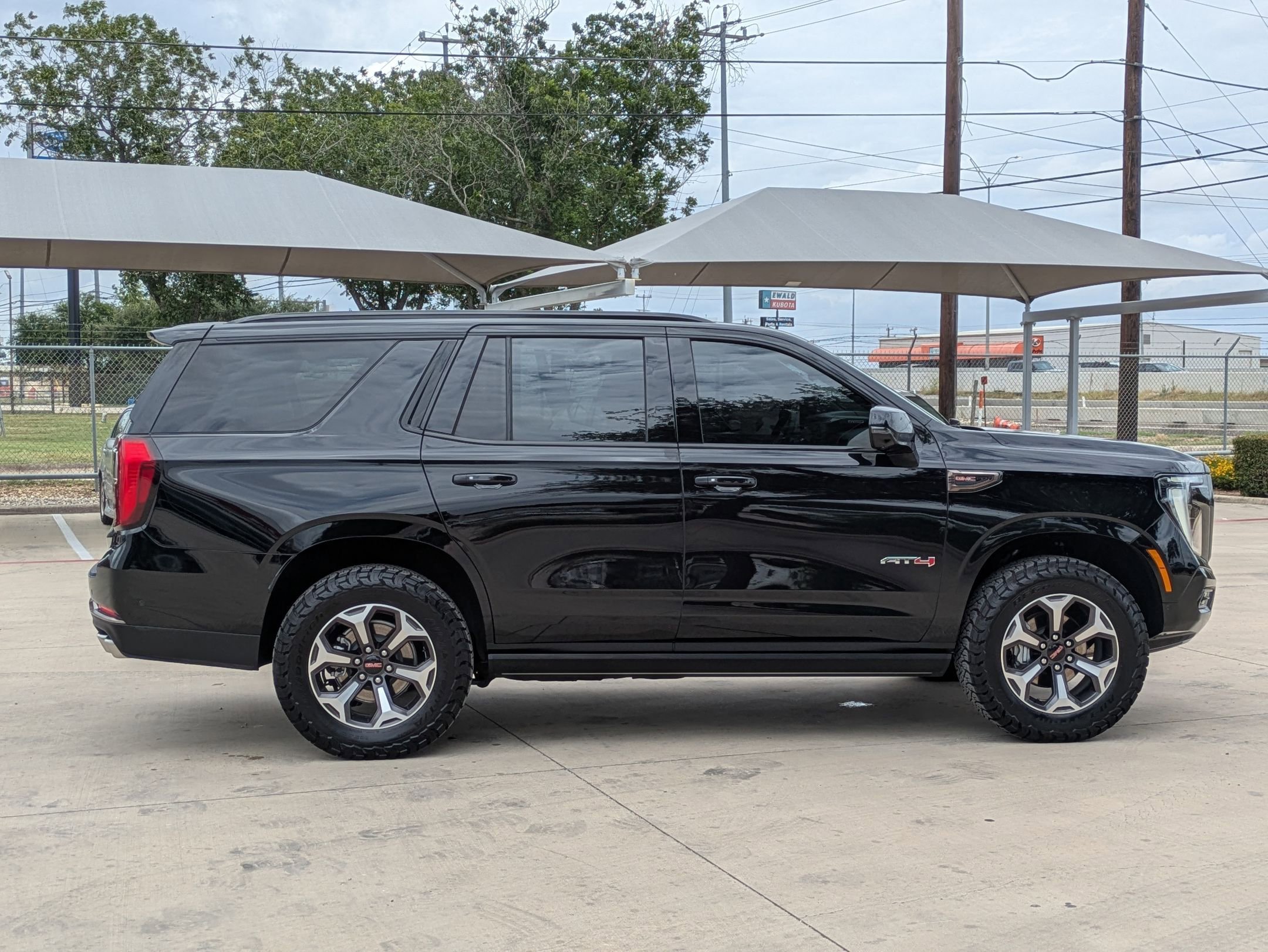 2025 Gmc Yukon AT4 Ultimate photo 2