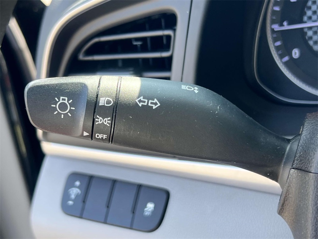 2019 Hyundai Elantra SE photo 12