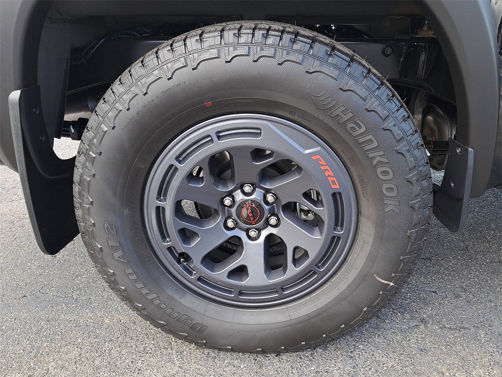 2026 Nissan Frontier Crew Cab PRO-4X photo 8