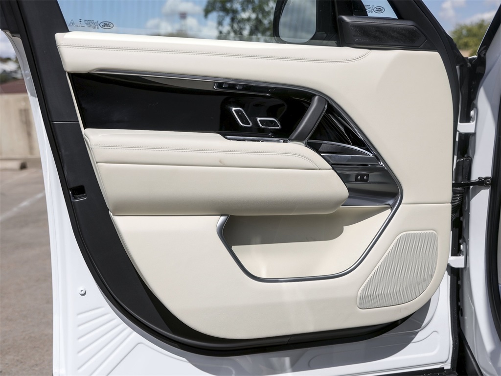 2025 Land Rover Range Rover SE photo 22