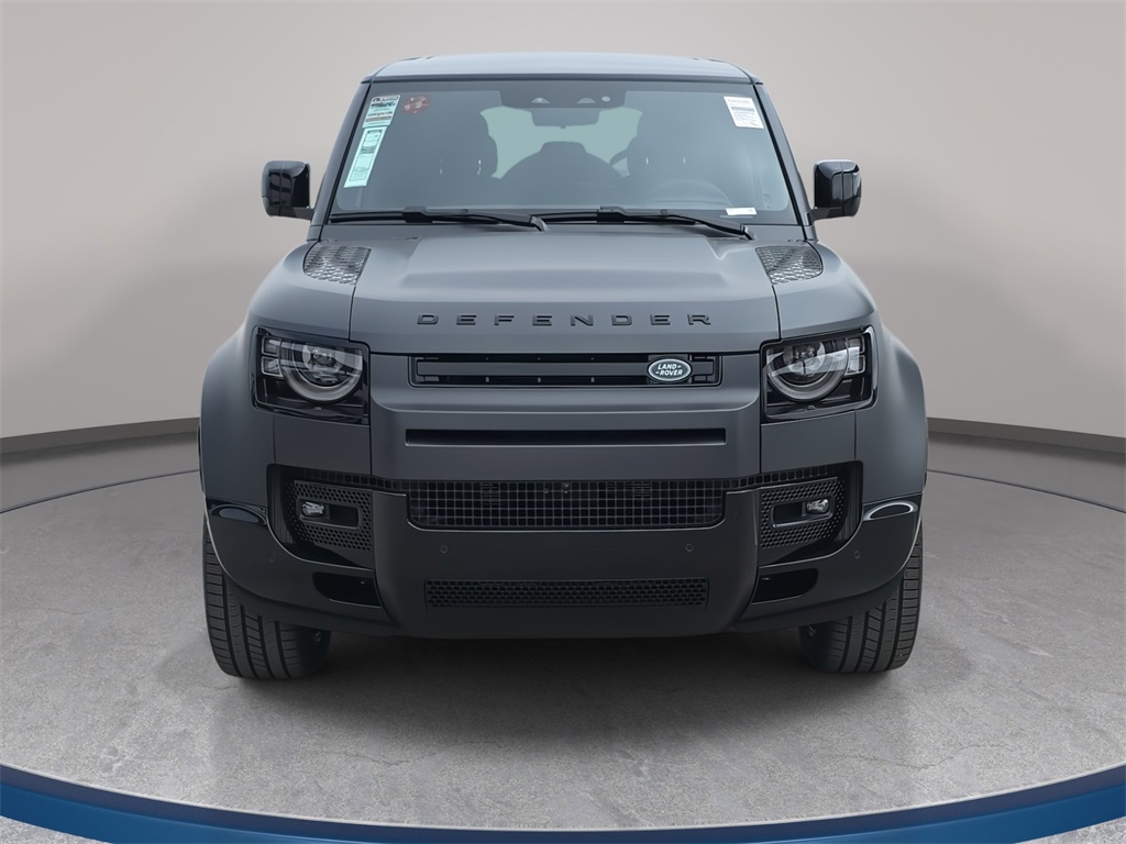 2025 Land Rover Defender 110 V8 photo 2